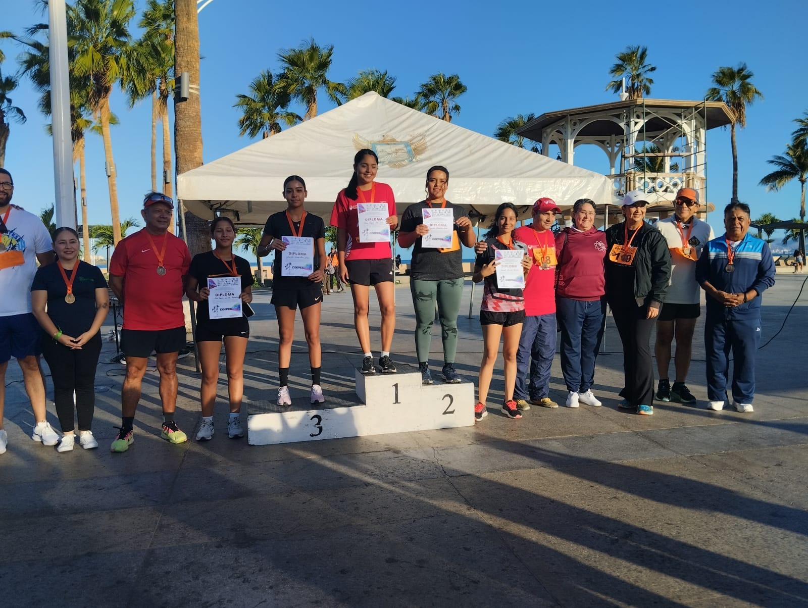 Alumnos de la UTLP participan en la carrera pedestre y torneo de voleibol playero como parte de los Eventos de convivencia de la COEPES