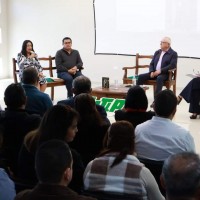 Presentación de la obra literaria Casulla y Carrillera del escritor Omar Castro en el Foro Cultural de la Biblioteca de la UTLP