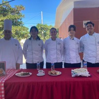 Estudiantes de la carrera de Gastronomía de la UTLP participaron en la Semana Cultural de la Primaria Jesús Francisco Jerez Ángulo
